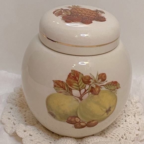3/55$ Home Vintage Porcelain Jar with lid with apples, pear and pineapple design - Picture 6 of 12